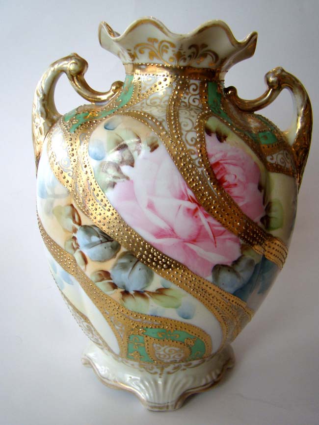 An extremely attractive two handled vase, possibly by Nippon, circa 1900 — image 2